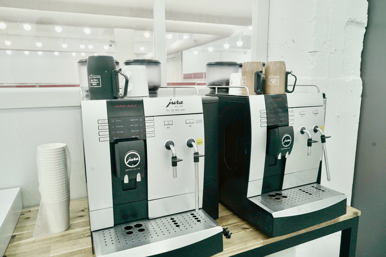 오피스아트에 비치된 스위스 JURA X9 전자동 커피머신